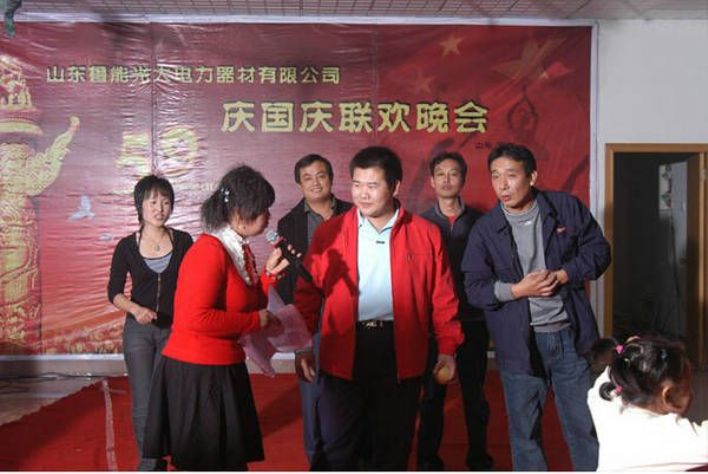 點擊查看詳細信息<br>標題：員工風采-比一比誰更紅 閱讀次數(shù)：4138